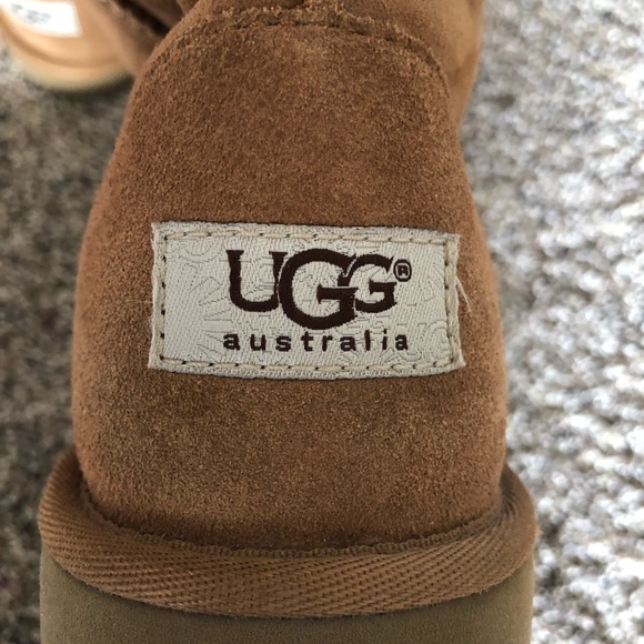 Short classic chestnut UGG boots - Picture 3 of 7